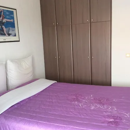 Red House * Gerakini