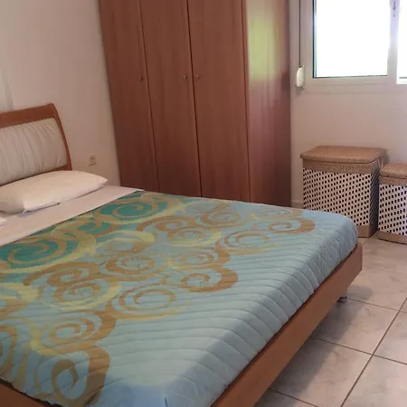 Red House Γερακινή