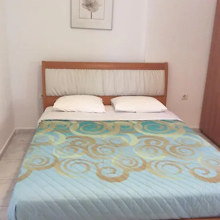 Red House * Γερακινή