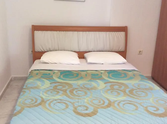 Red House * Gerakini